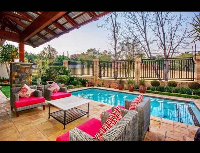 4 BEDROOM CLUSTER FOR SALE IN WATERKLOOF RIDGE